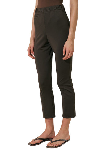 SCHWARZE BADEHOSE MIT AUSGESTELLTEM LEBEN UND HIJAB-STÜCK