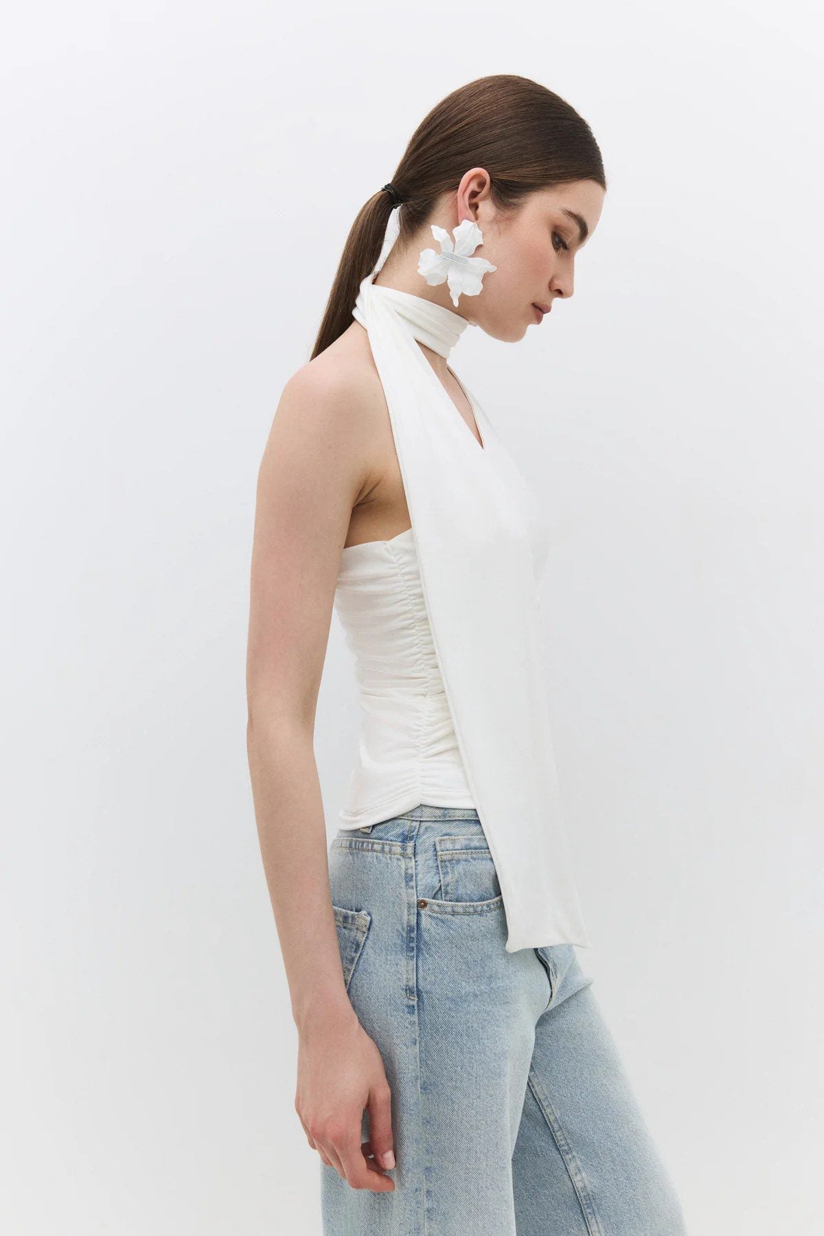 Basic-Bluse mit einem Träger und Schal-Detail