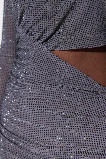 Vollständig verziertes Minikleid