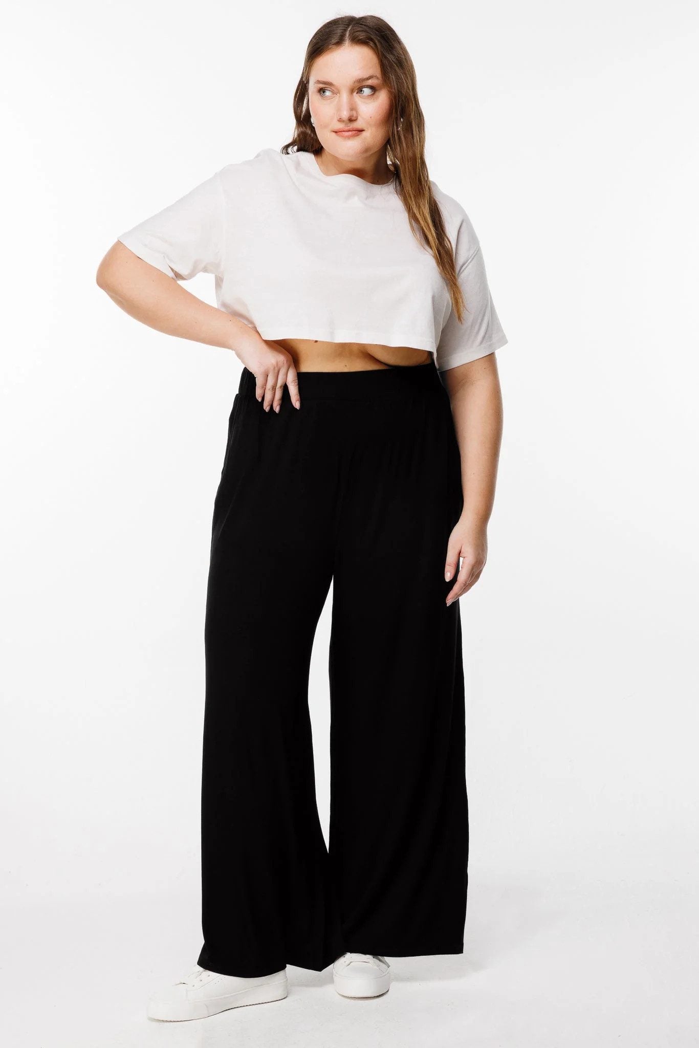 Stretchhose mit weitem Bein
