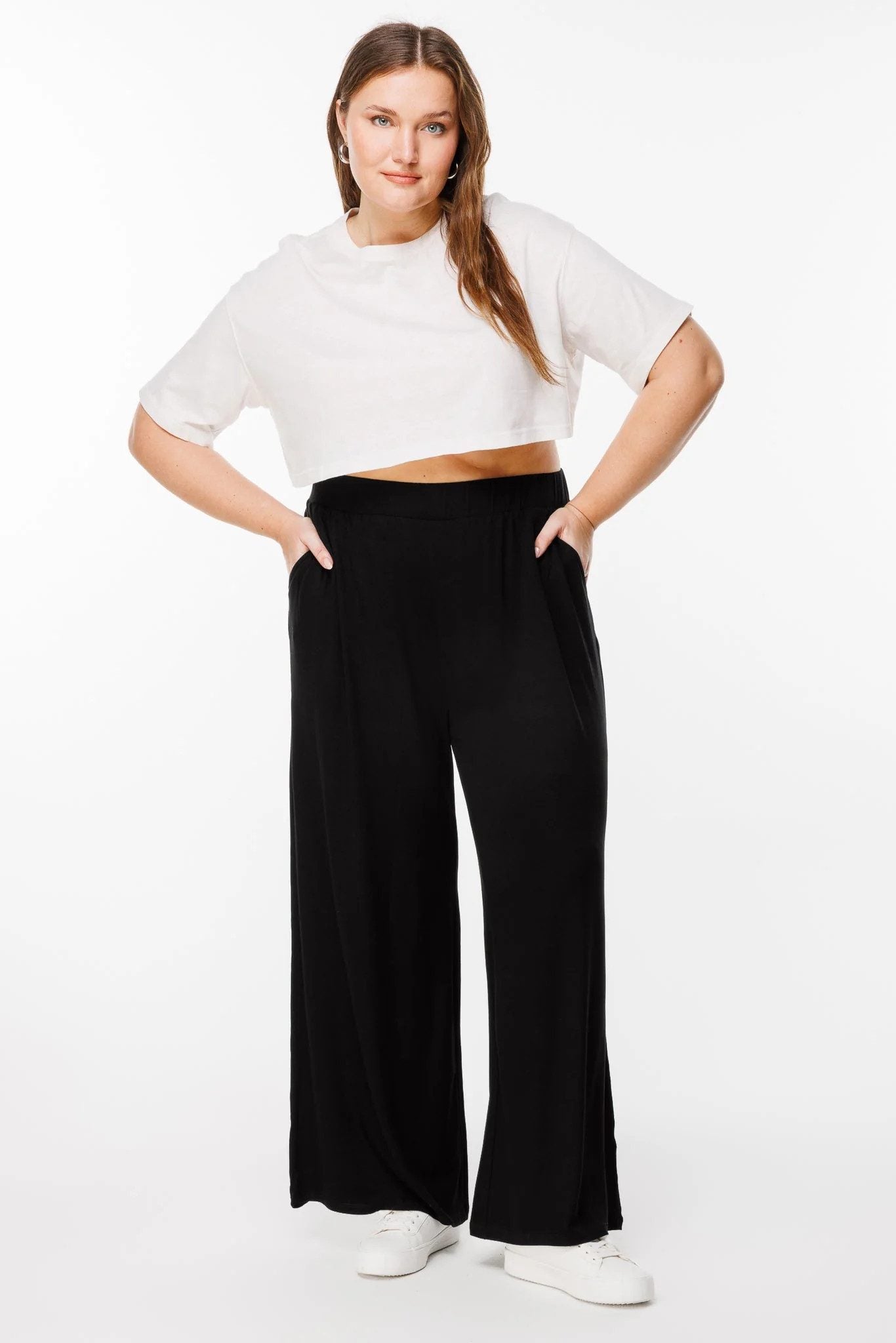 Stretchhose mit weitem Bein