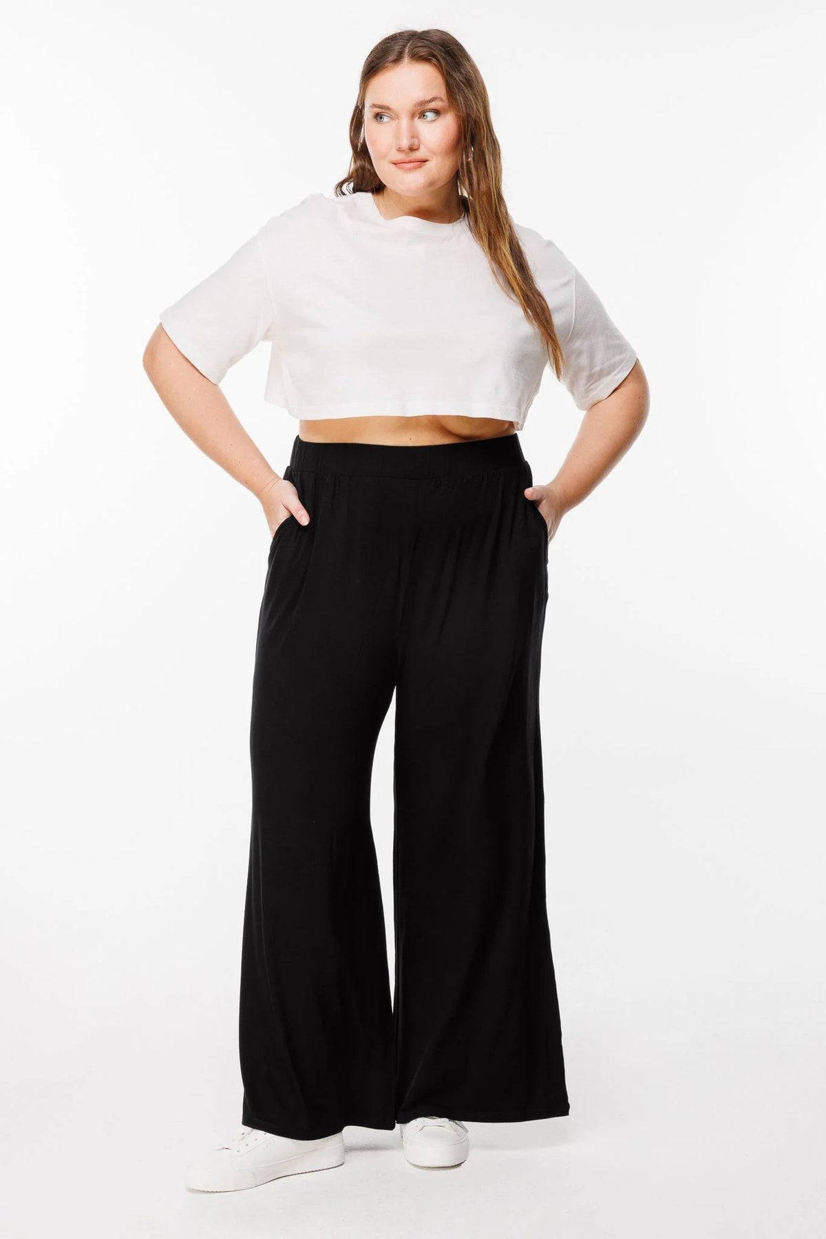 Stretchhose mit weitem Bein