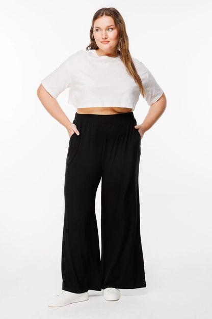 Stretchhose mit weitem Bein