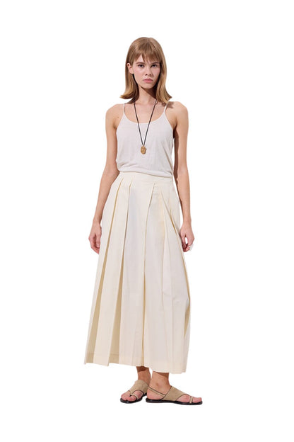 Schwarze Hose mit Falten und weitem Bund