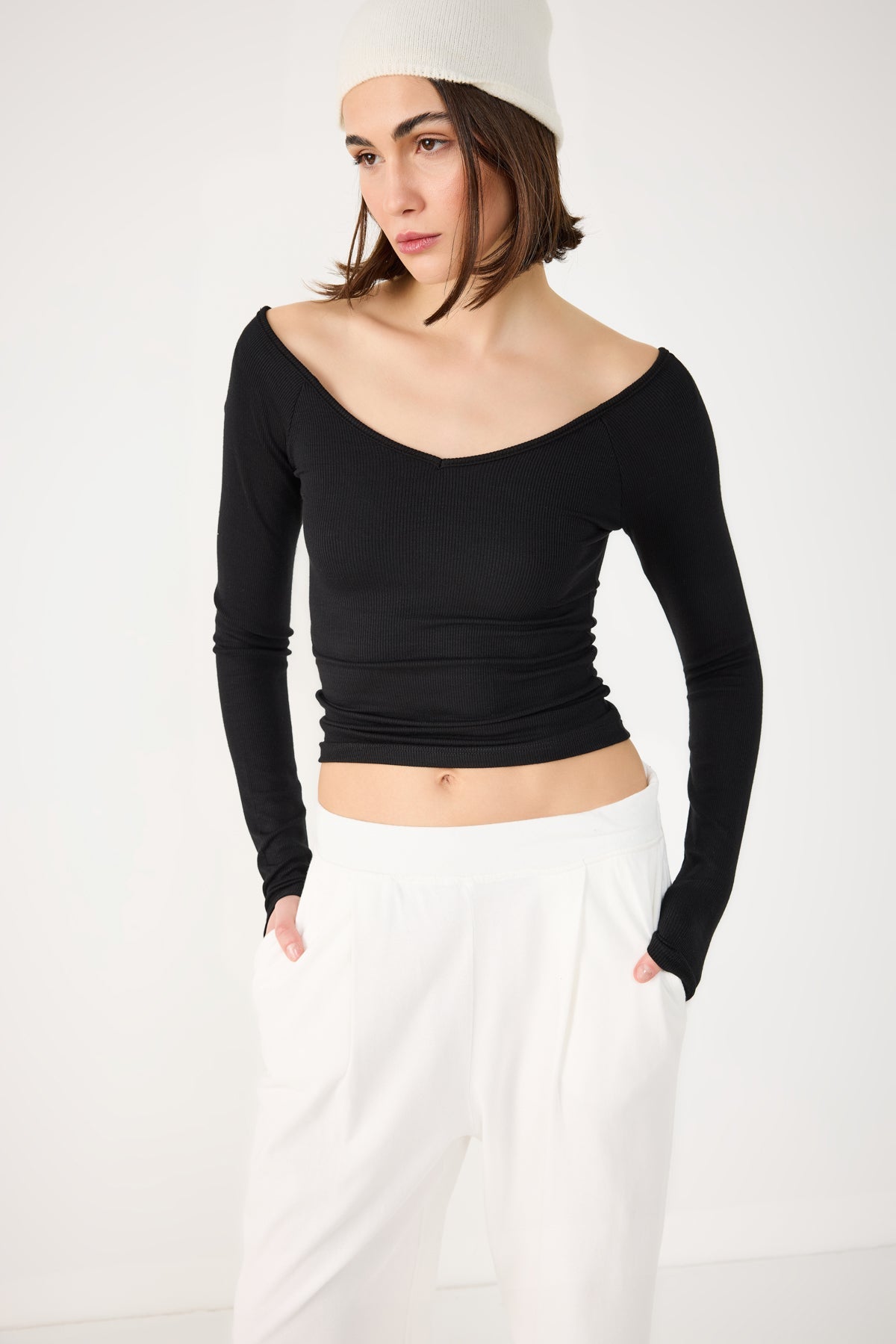 T-Shirt mit breitem Kragen