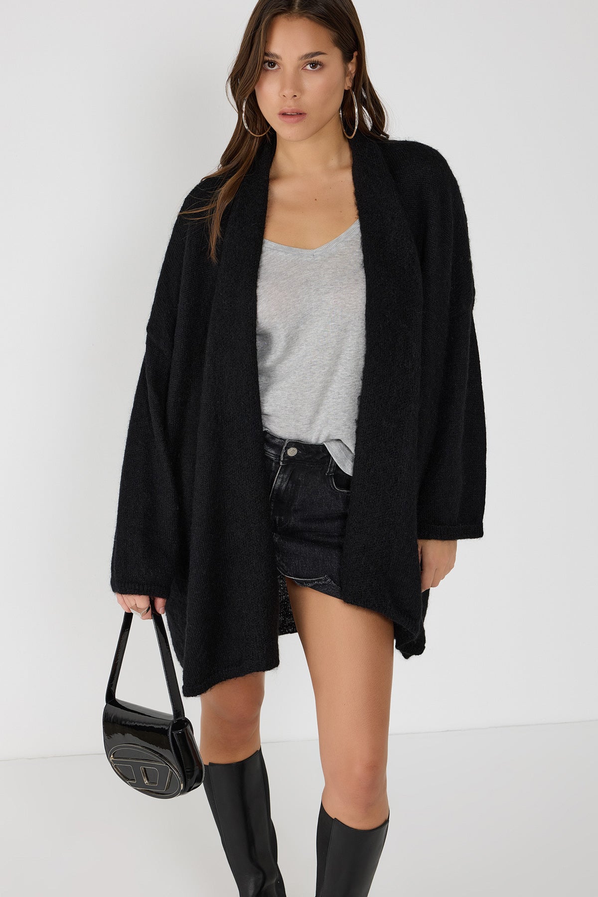 Basic-Bluse mit weitem Ausschnitt und langen Ärmeln