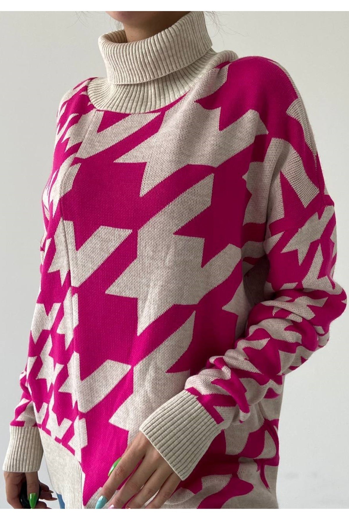 Oversize-Rollkragenpullover mit geometrischem Muster