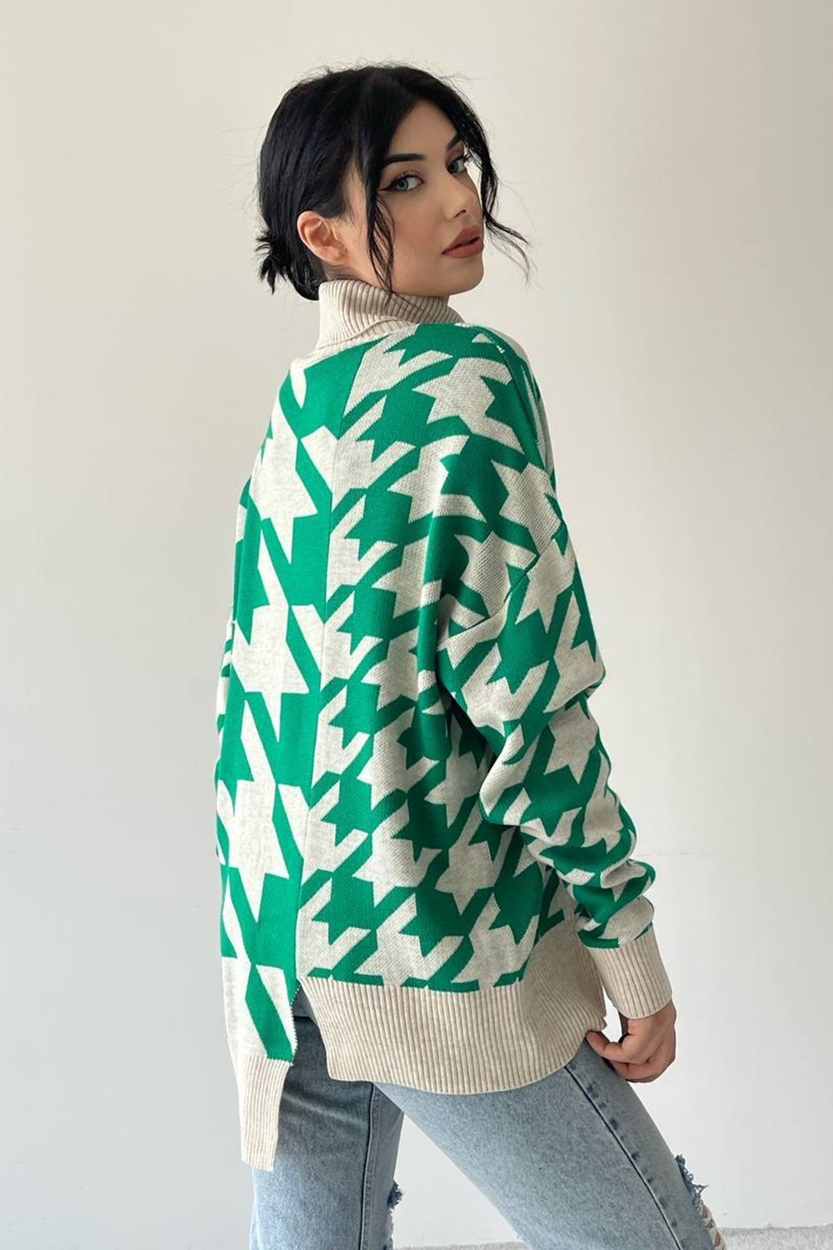 Oversize-Rollkragenpullover mit geometrischem Muster