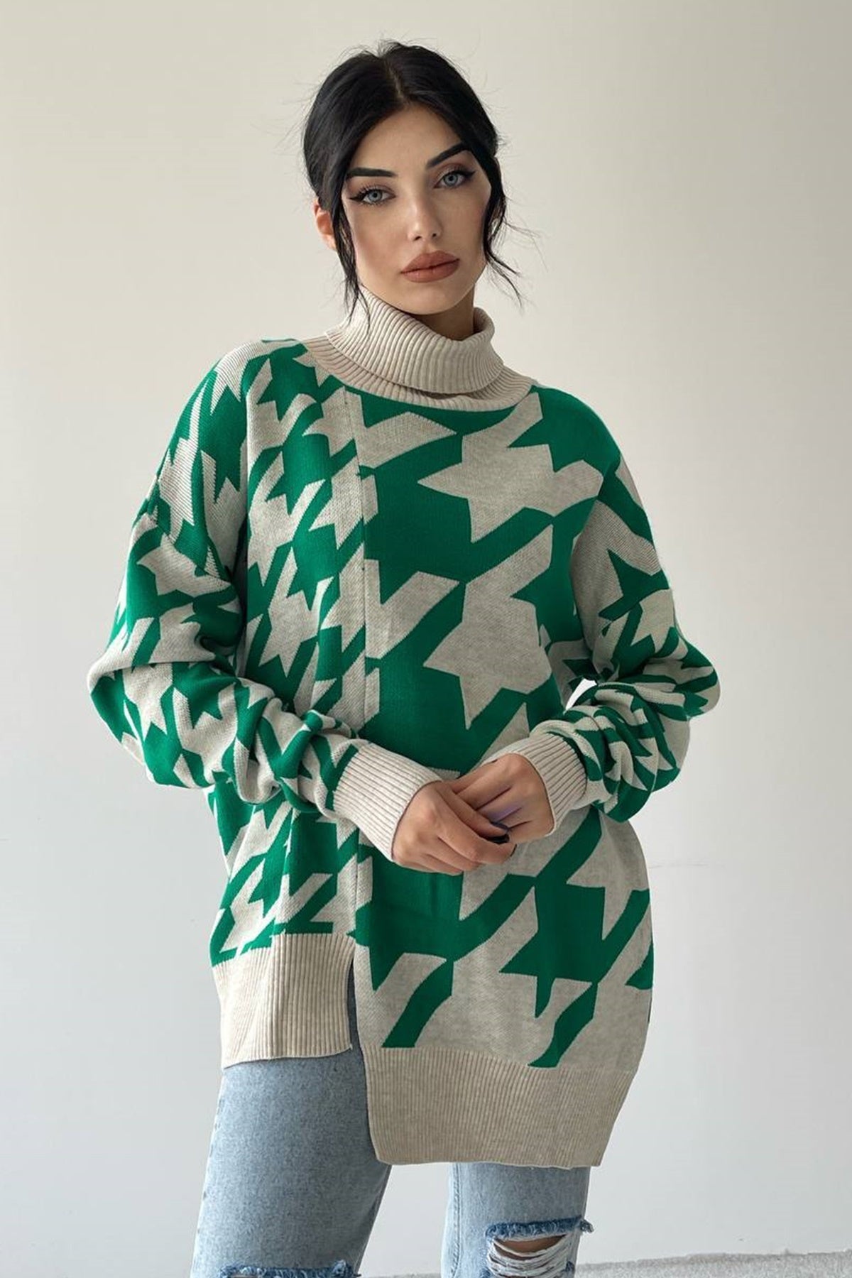 Oversize-Rollkragenpullover mit geometrischem Muster