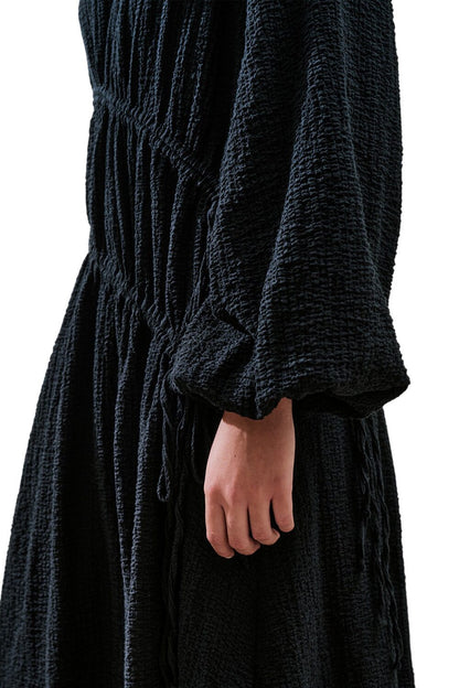 Gerafftes, strukturiertes Kleid, schwarz