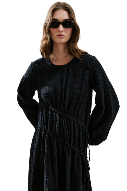 Gerafftes, strukturiertes Kleid, schwarz
