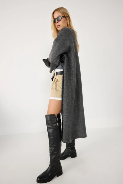 Lange Strickjacke im Glamour-Stil