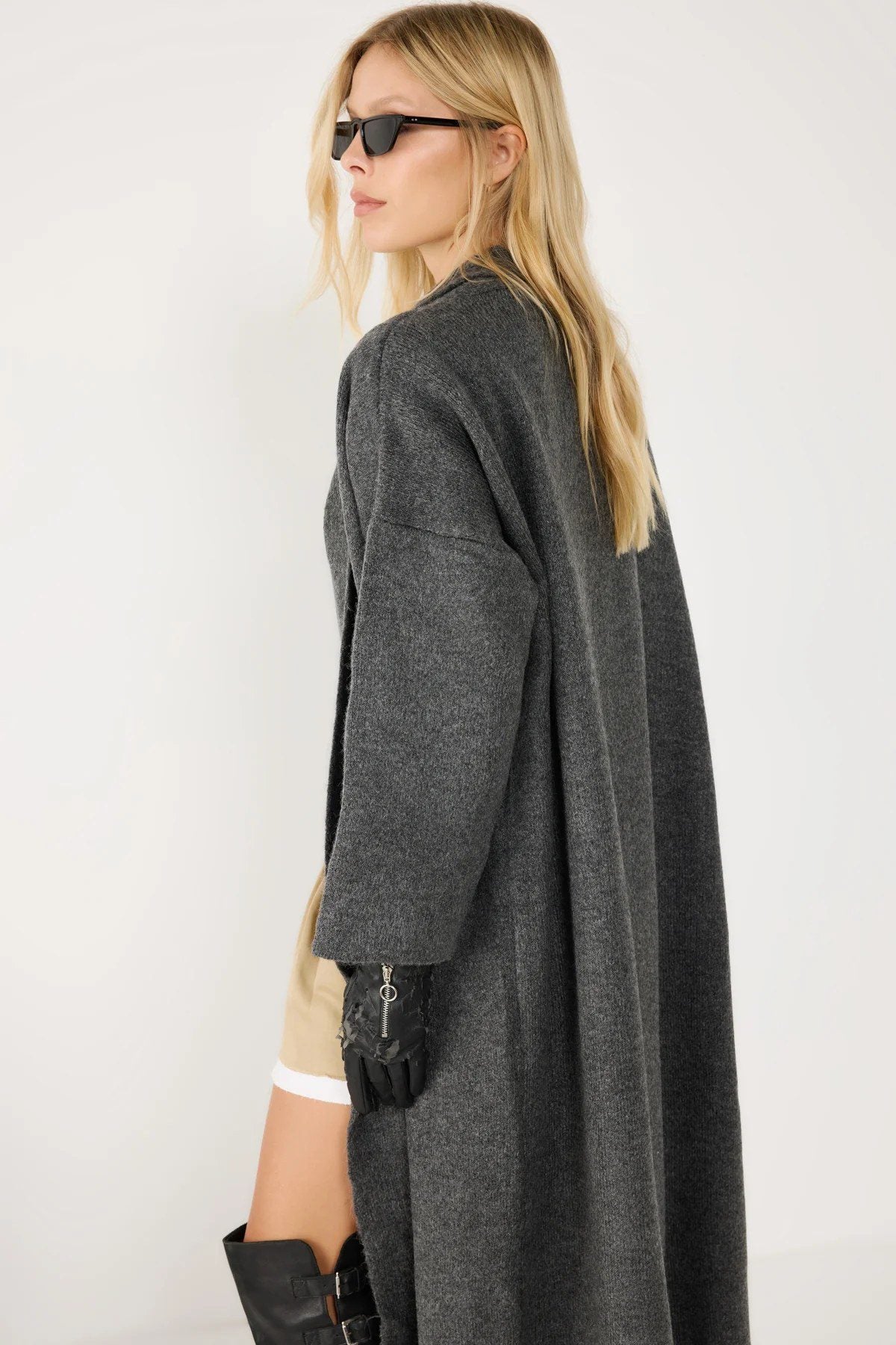 Lange Strickjacke im Glamour-Stil