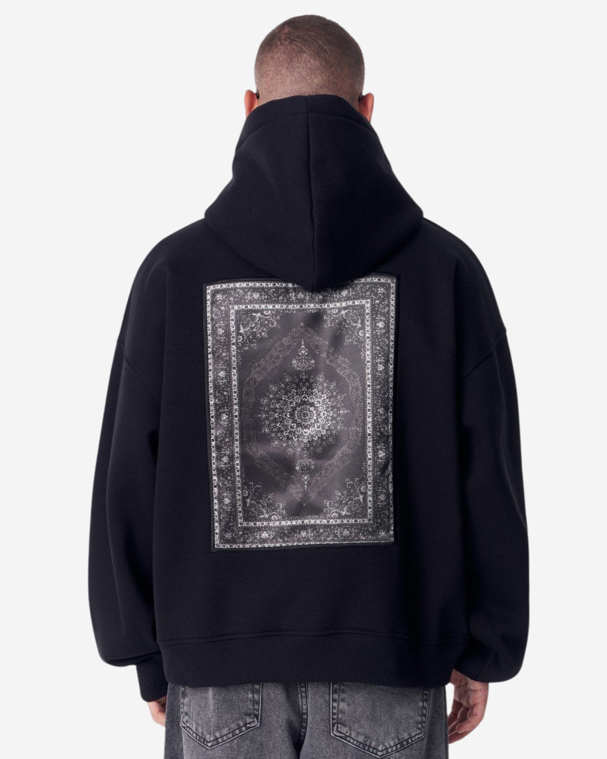 Tiefe Gothic Schwarzer Kapuzenpullover mit Applikationsflicken - Groß