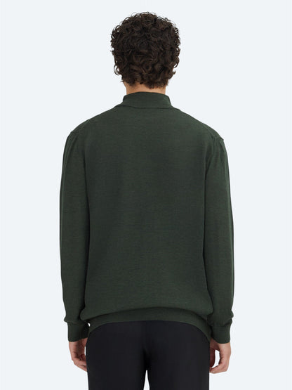 Grüner Strickpullover