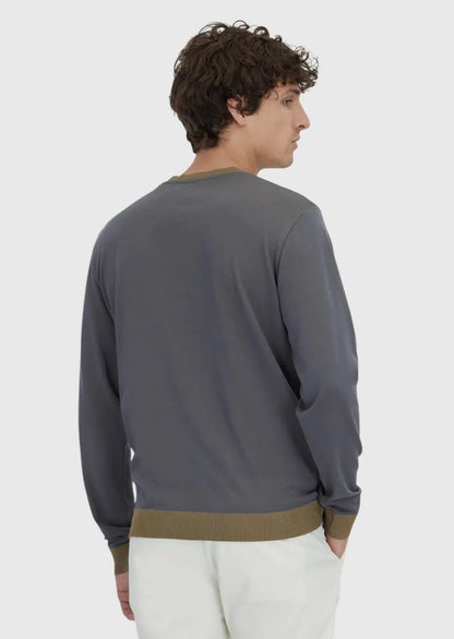 Graues, schlichtes Sweatshirt mit Rundhalsausschnitt