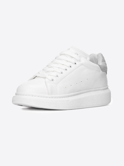 Graue Wildlederschuhe von V-Harmony mit weißem Absatzdetail