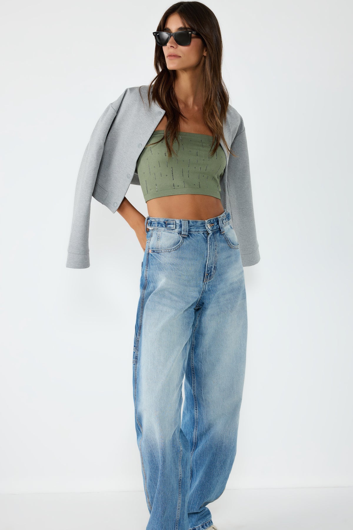Nahtloses, trägerloses Crop-Top mit Steinverzierungen