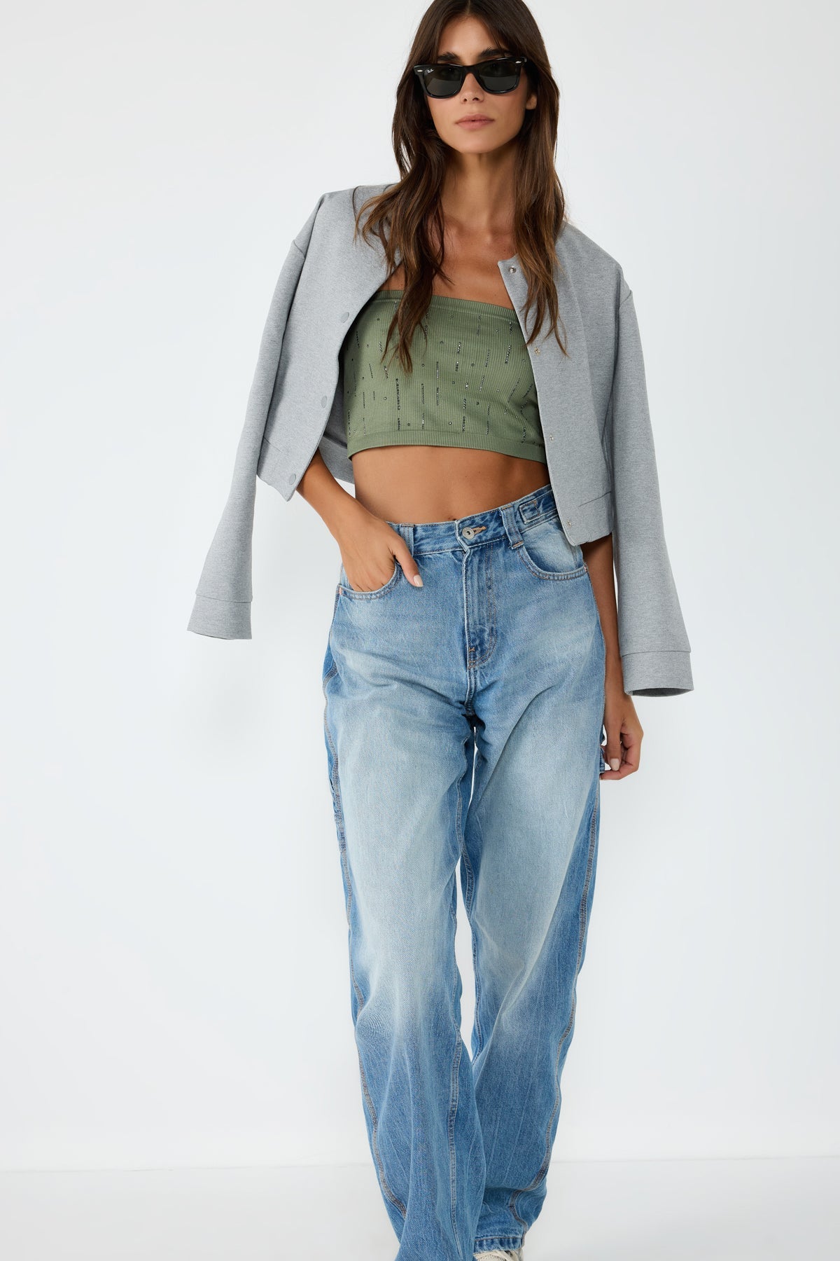 Nahtloses, trägerloses Crop-Top mit Steinverzierungen
