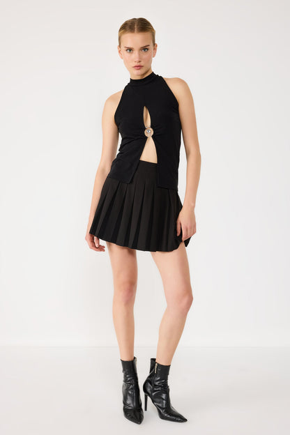 Neckholderbluse mit V-Ausschnitt