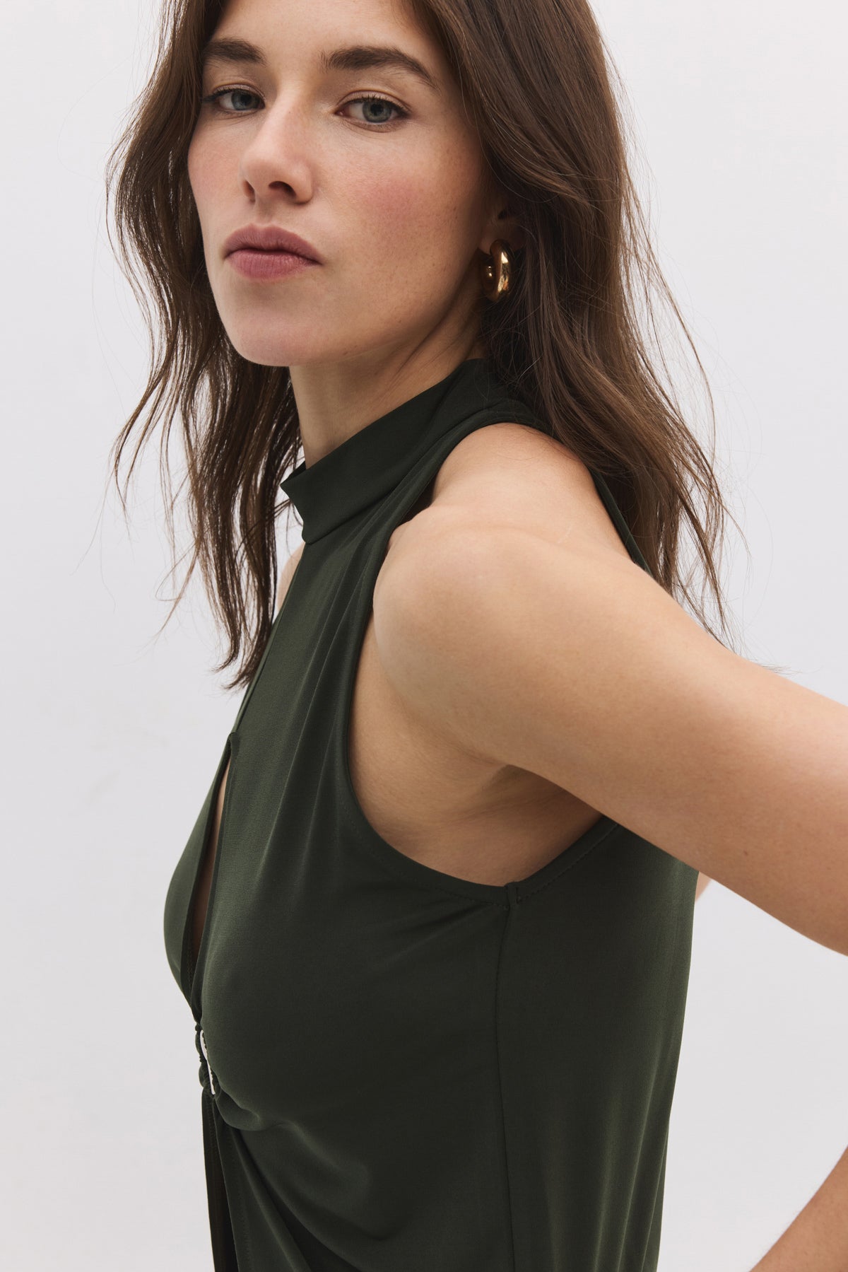 Neckholderbluse mit V-Ausschnitt