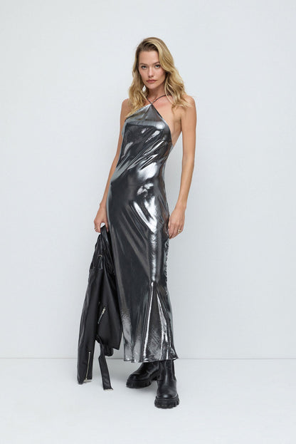 Langes Kleid mit Steinen