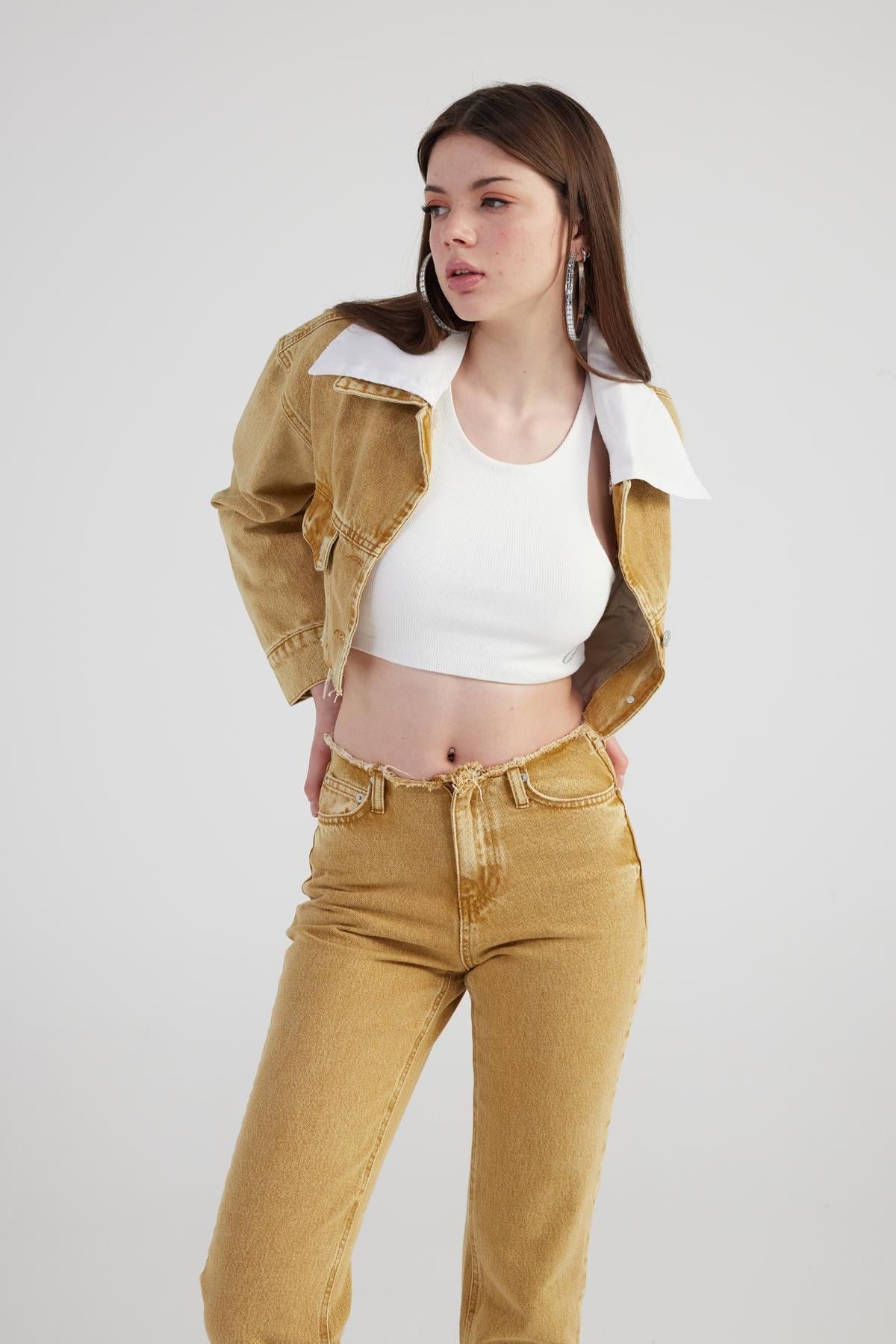 Rostfarbene Jeans mit Marmor-Muster