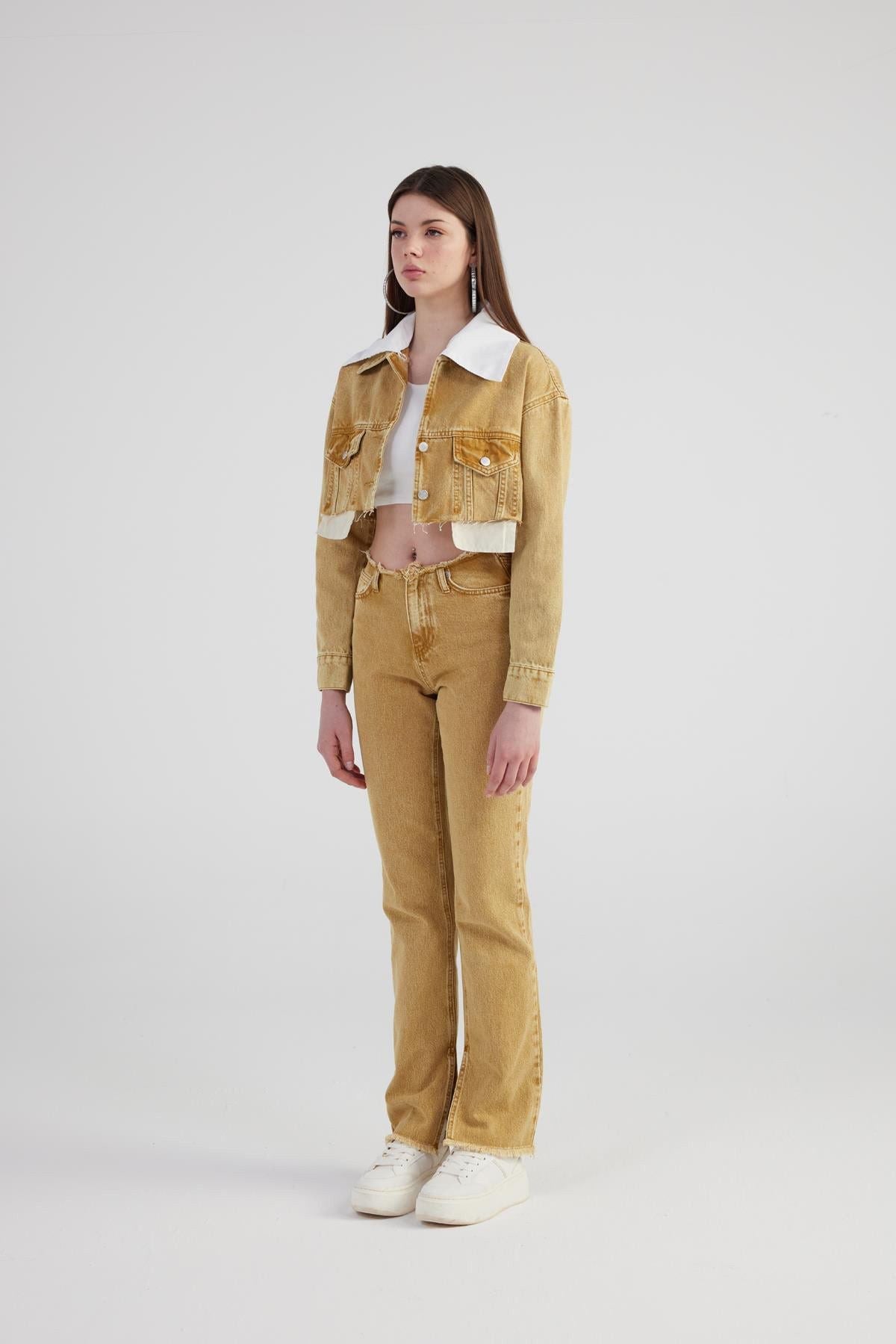 Rostfarbene Jeans mit Marmor-Muster