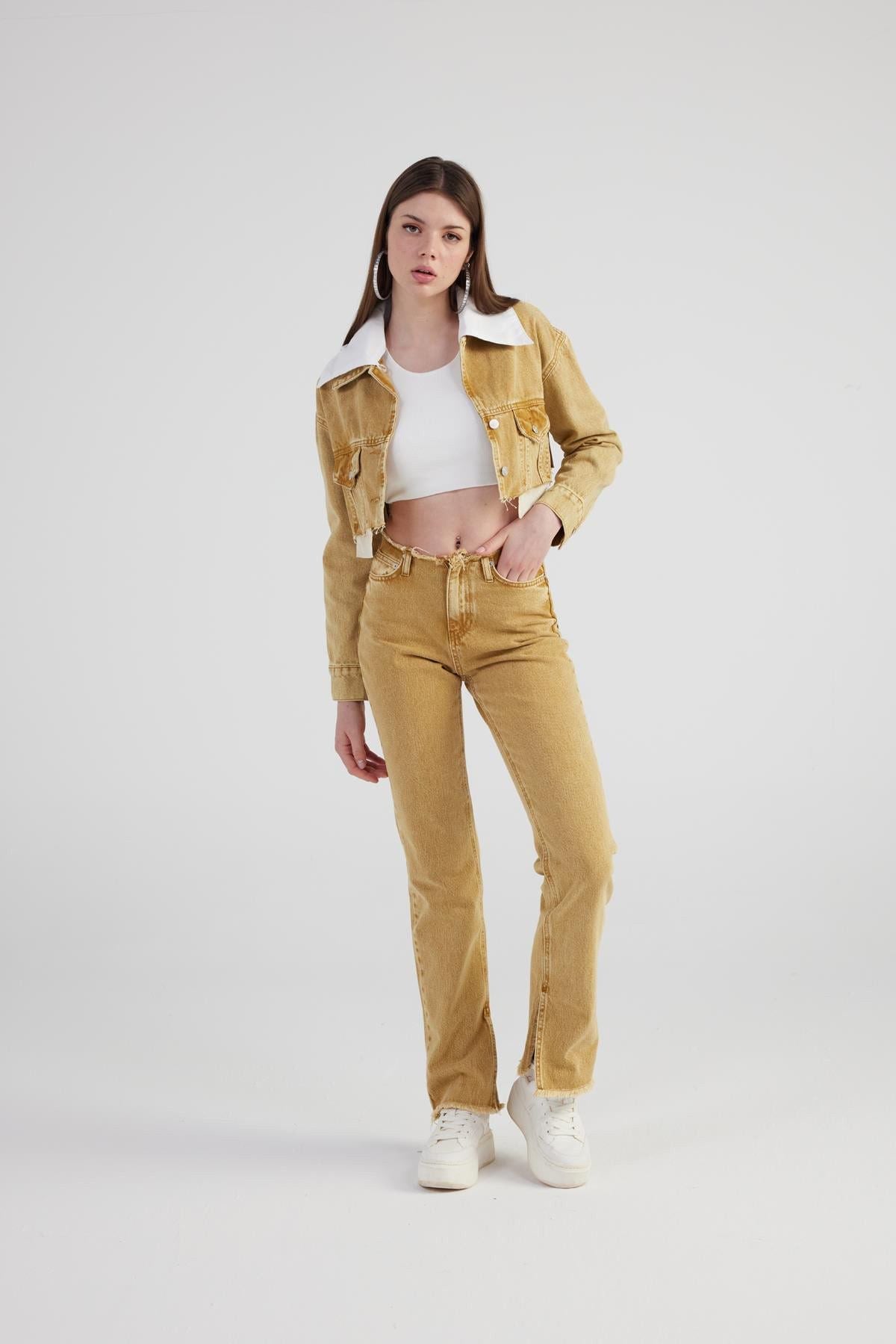 Rostfarbene Jeans mit Marmor-Muster