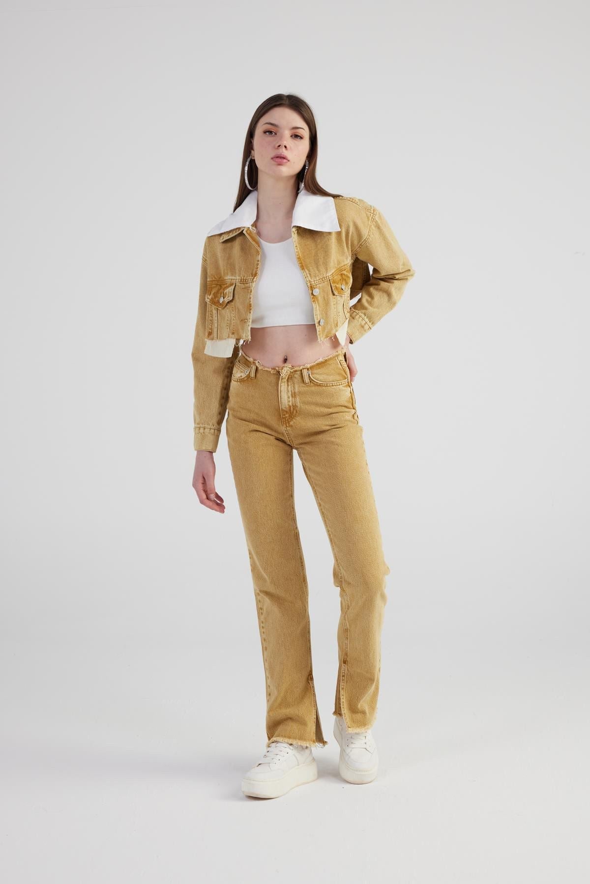 Rostfarbene Jeans mit Marmor-Muster