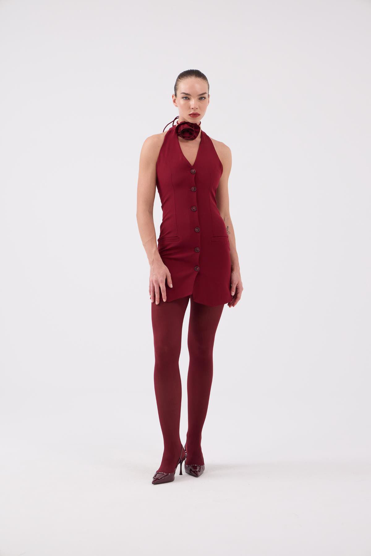 Knopf Mini-Kleid mit Rosenzubehör