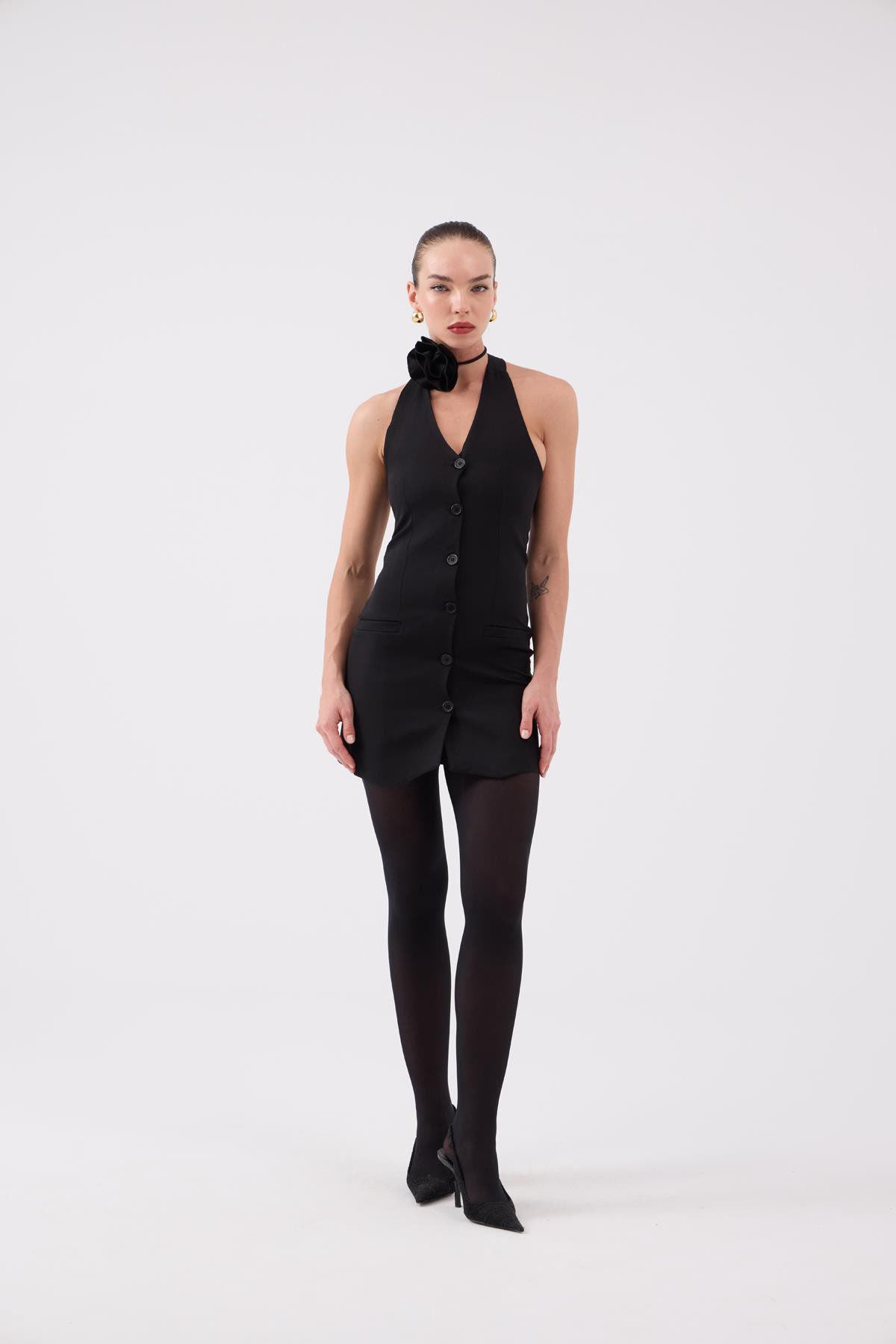 Knopf Mini-Kleid mit Rosenzubehör