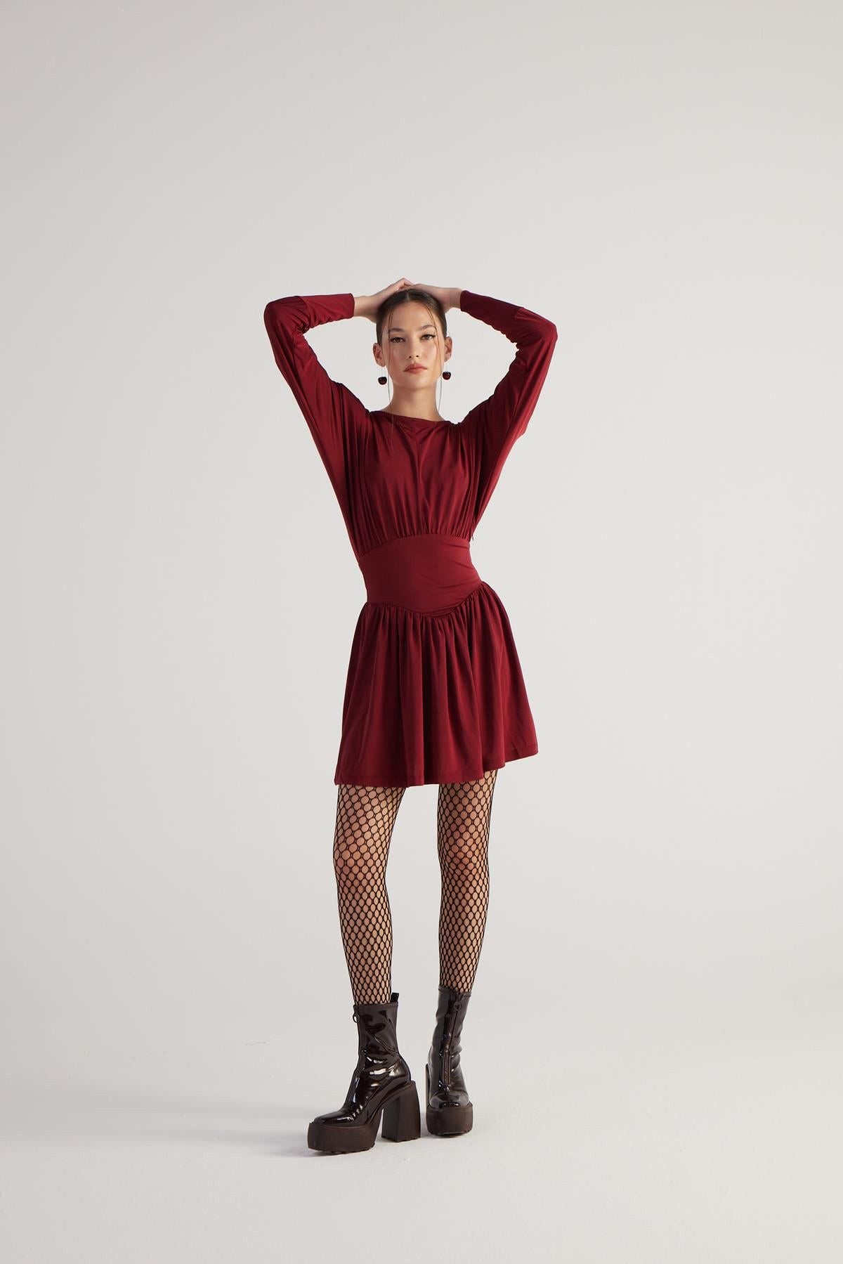 Mini-Kleid mit Schulterpolstern