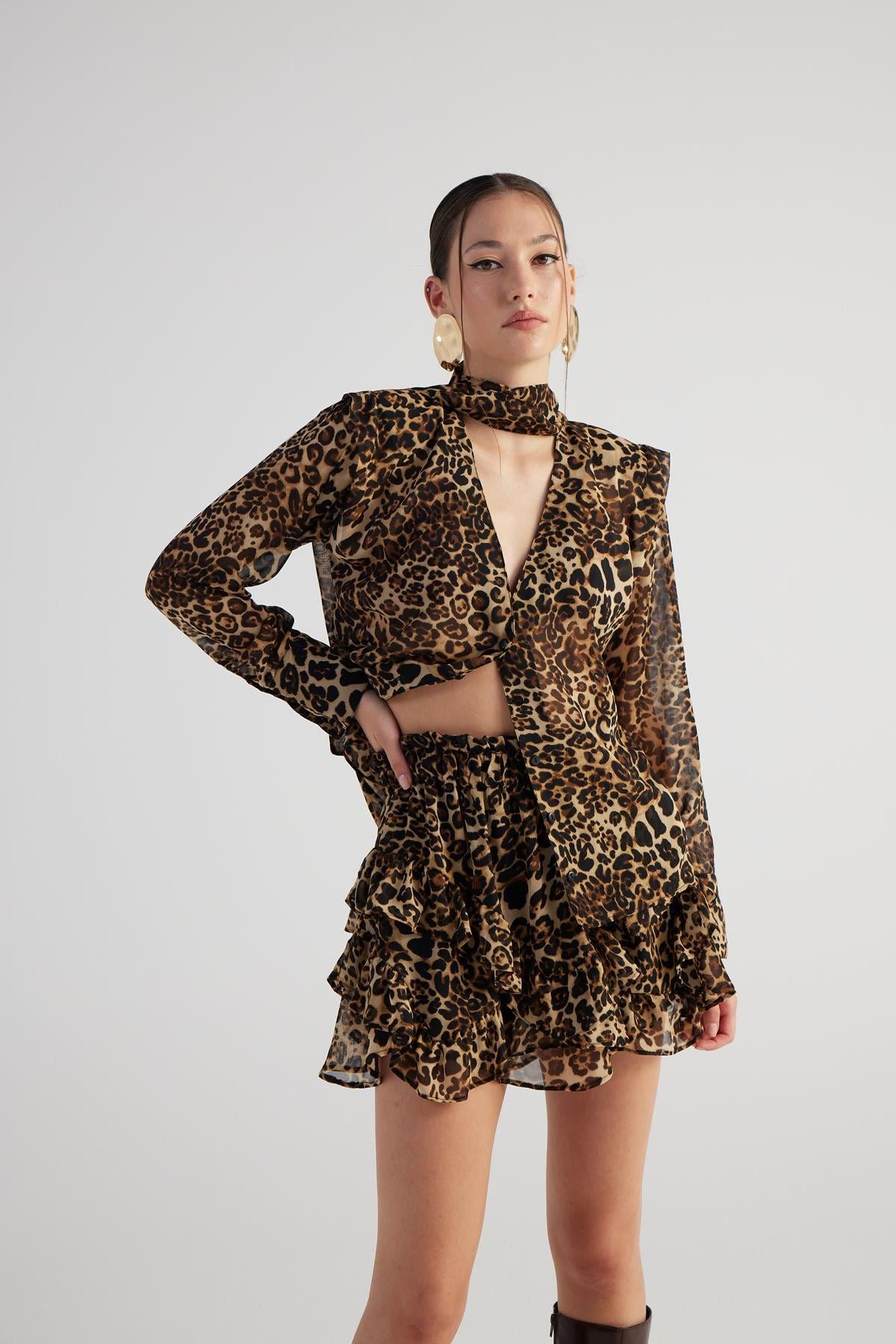 Leopardenmuster Kaia Bluse mit Kragen