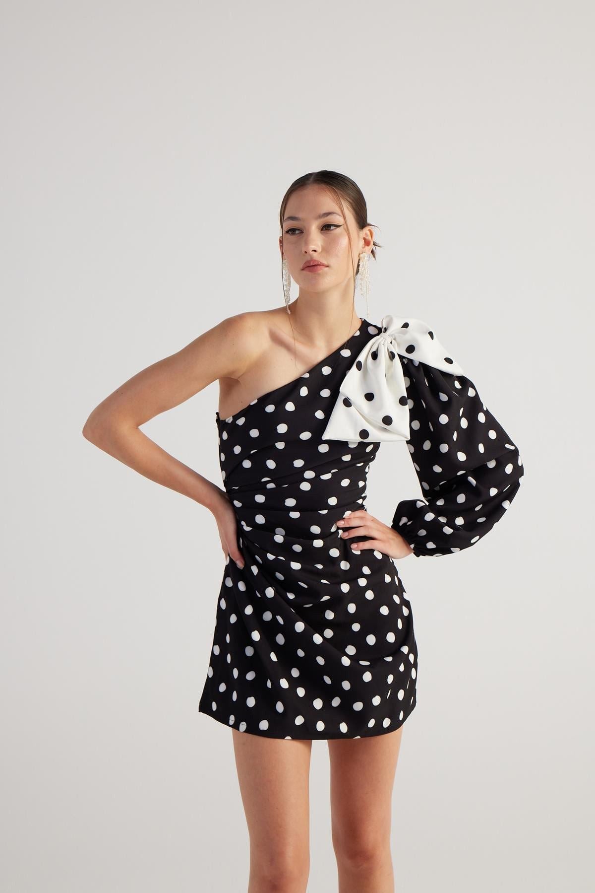 Mini-Punktekleid mit abnehmbarer Schleife