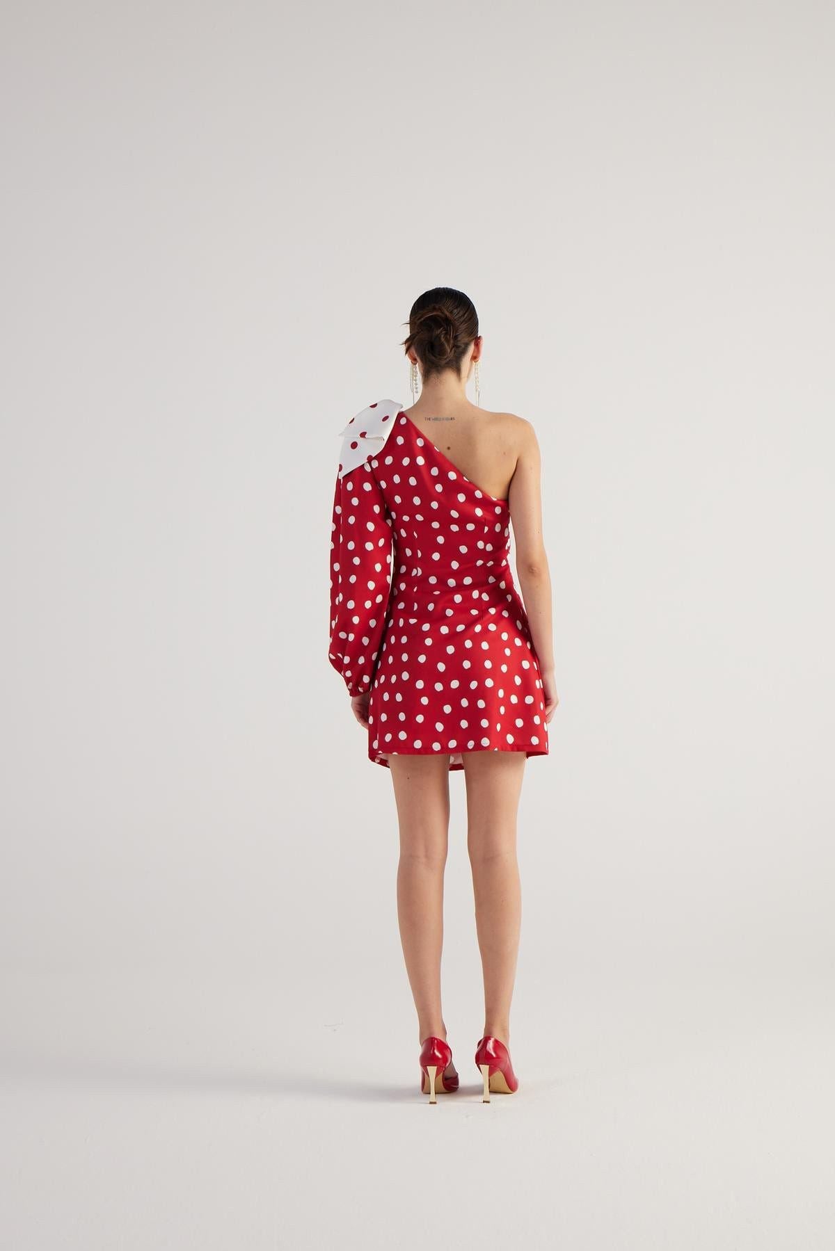 Mini-Punktekleid mit abnehmbarer Schleife