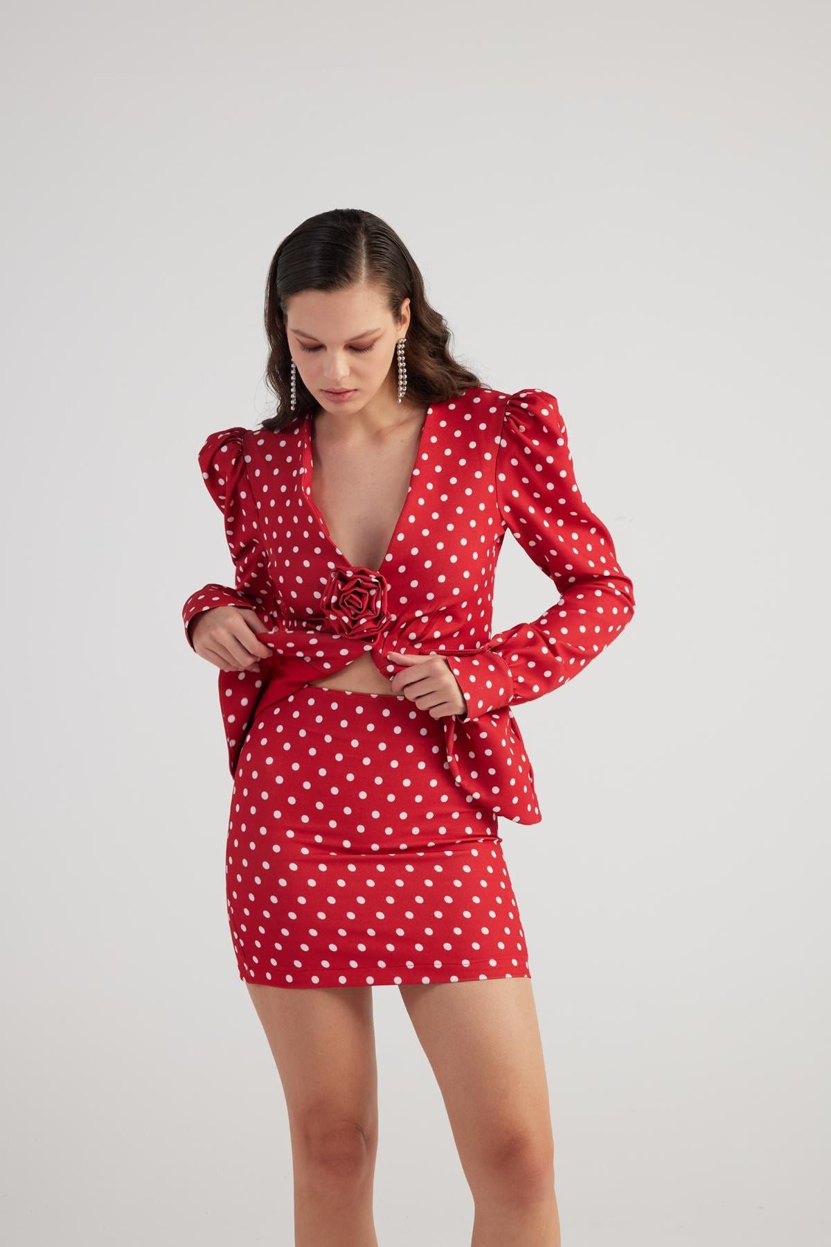 Blazer mit Punkten und Rosendetail