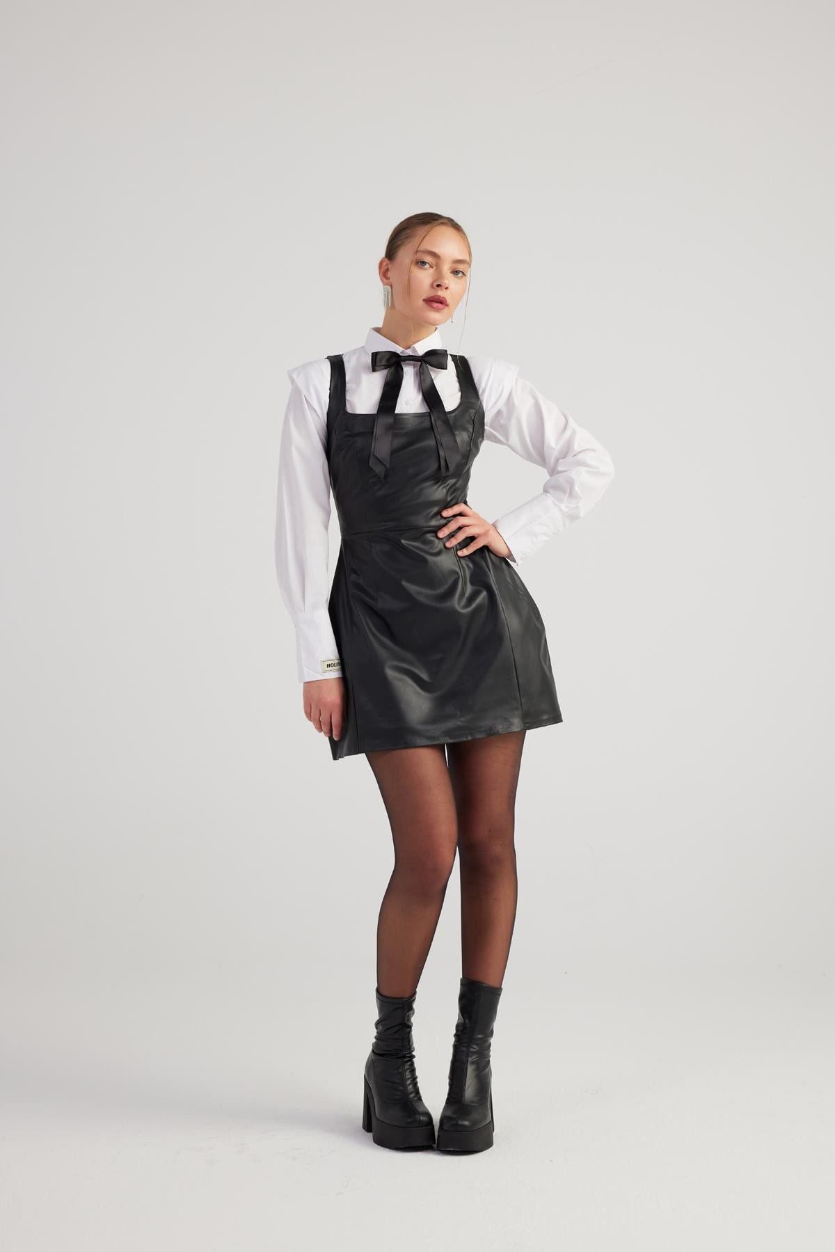 Eckiger Ausschnitt Velours Kleid Larissa