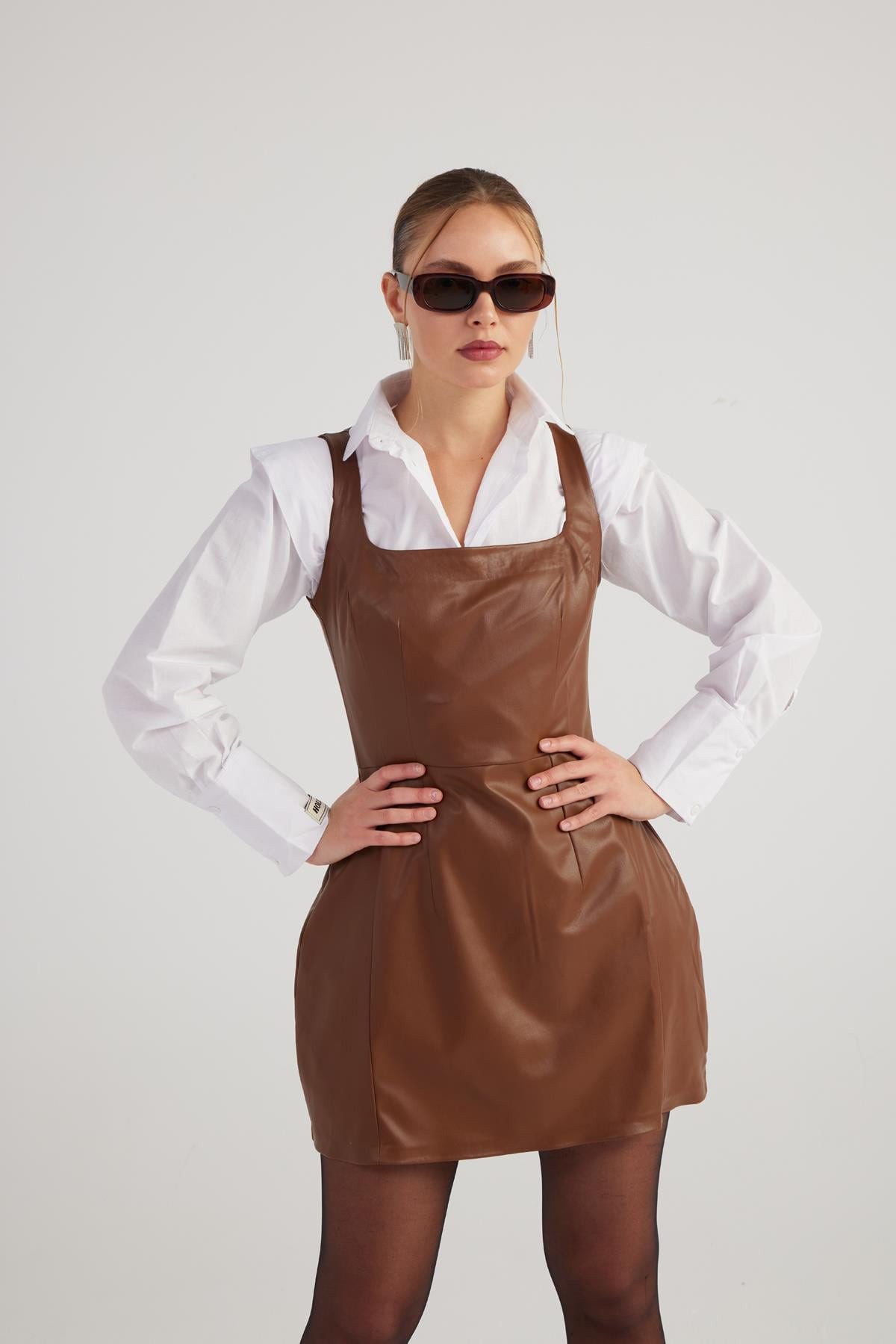 Eckiger Ausschnitt Velours Kleid Larissa