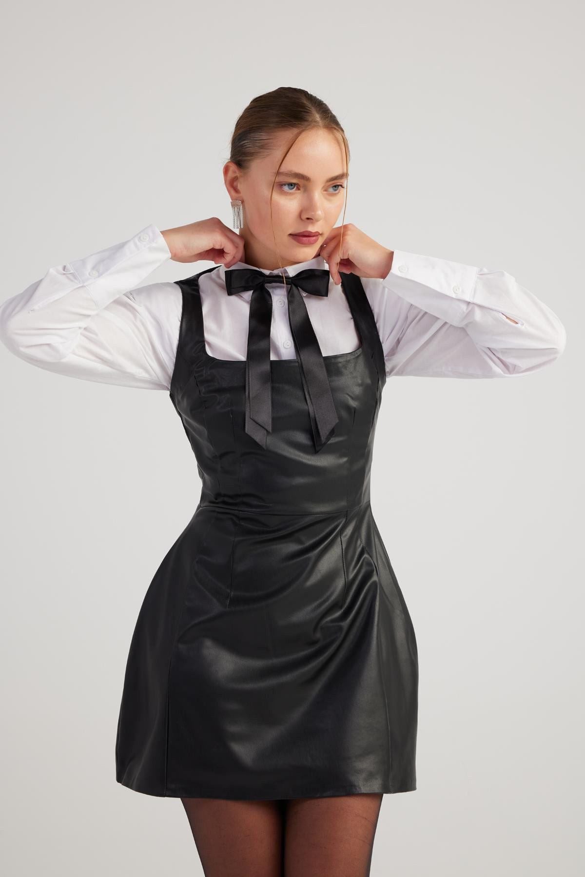 Eckiger Ausschnitt Velours Kleid Larissa