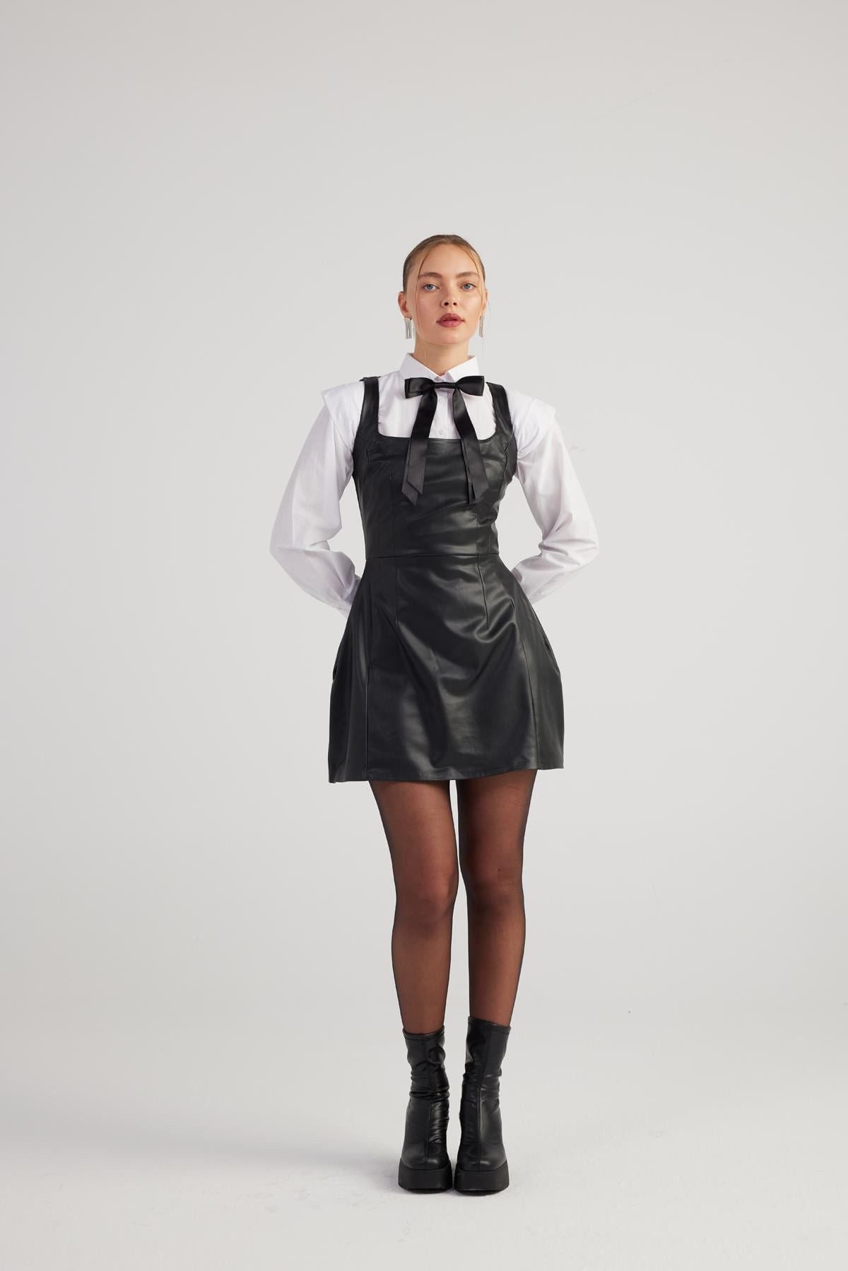 Eckiger Ausschnitt Velours Kleid Larissa