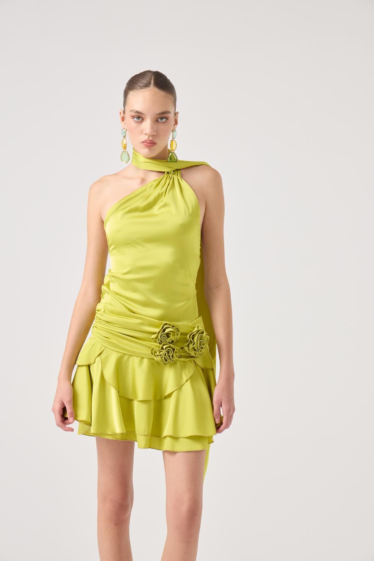 Satin Giana Kleid mit Gürtel