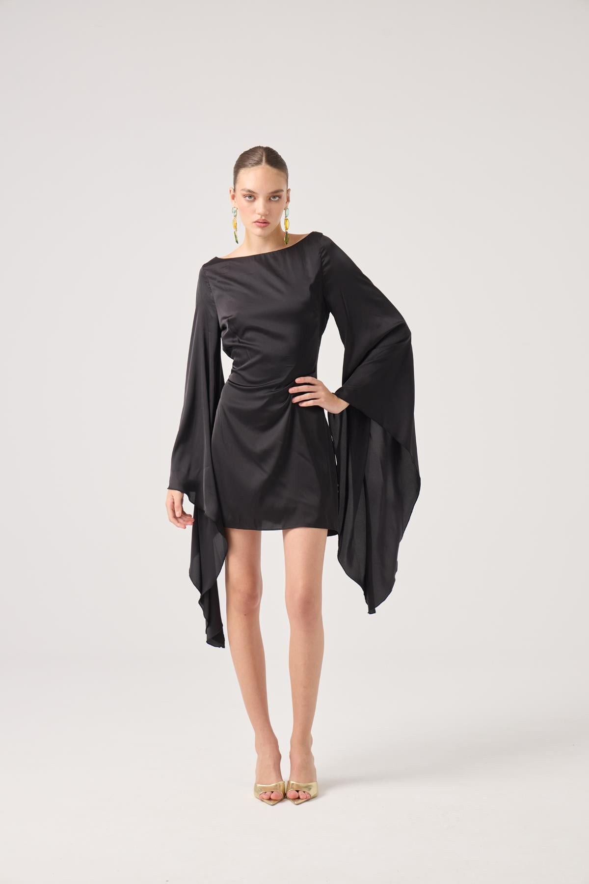 Satin-Kleid mit offenen Ärmeln