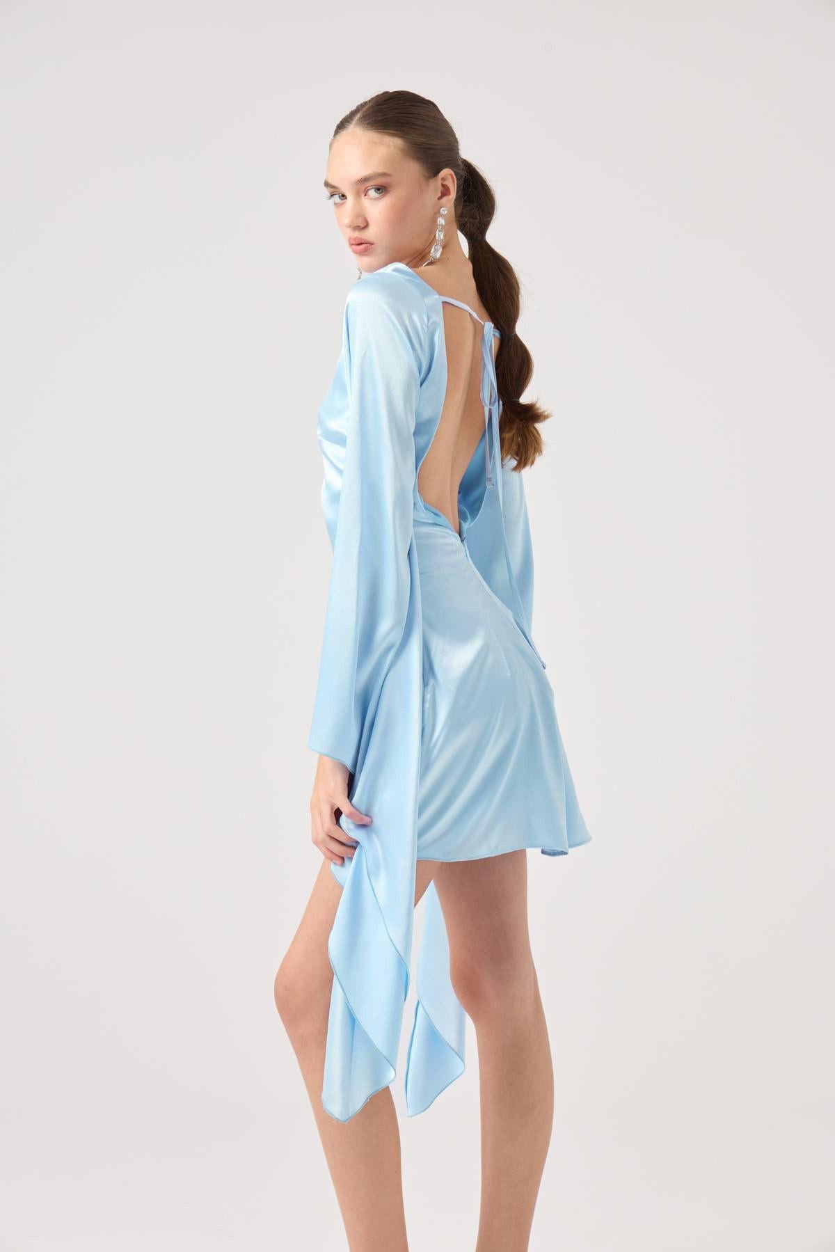 Satin-Kleid mit offenen Ärmeln