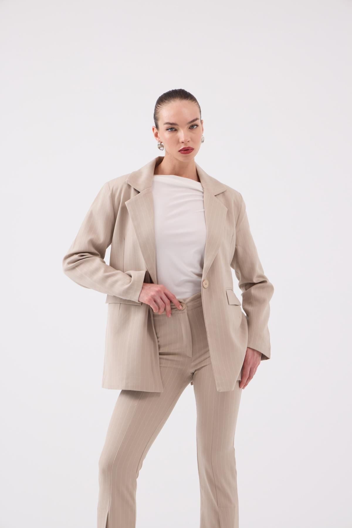 gestreifter Blazer mit Polsterung