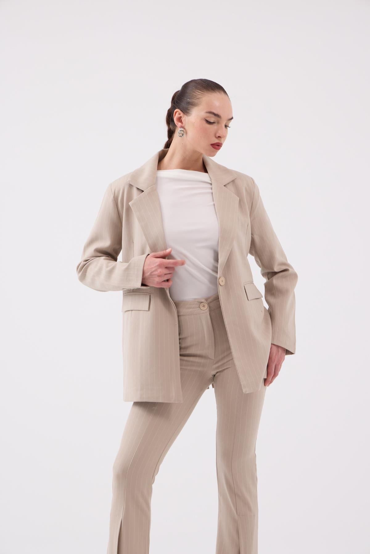 gestreifter Blazer mit Polsterung