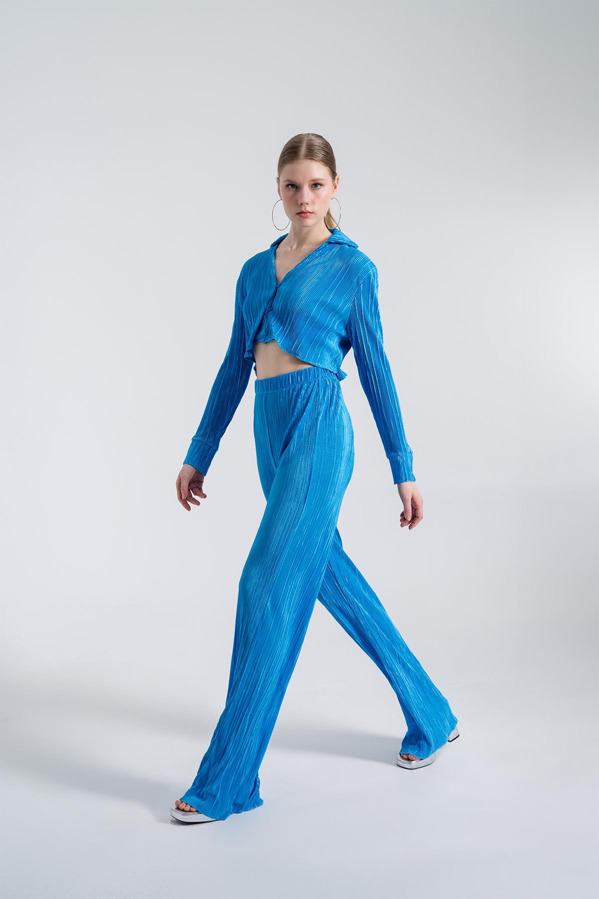 Bequeme Knopf-Top Cropped
