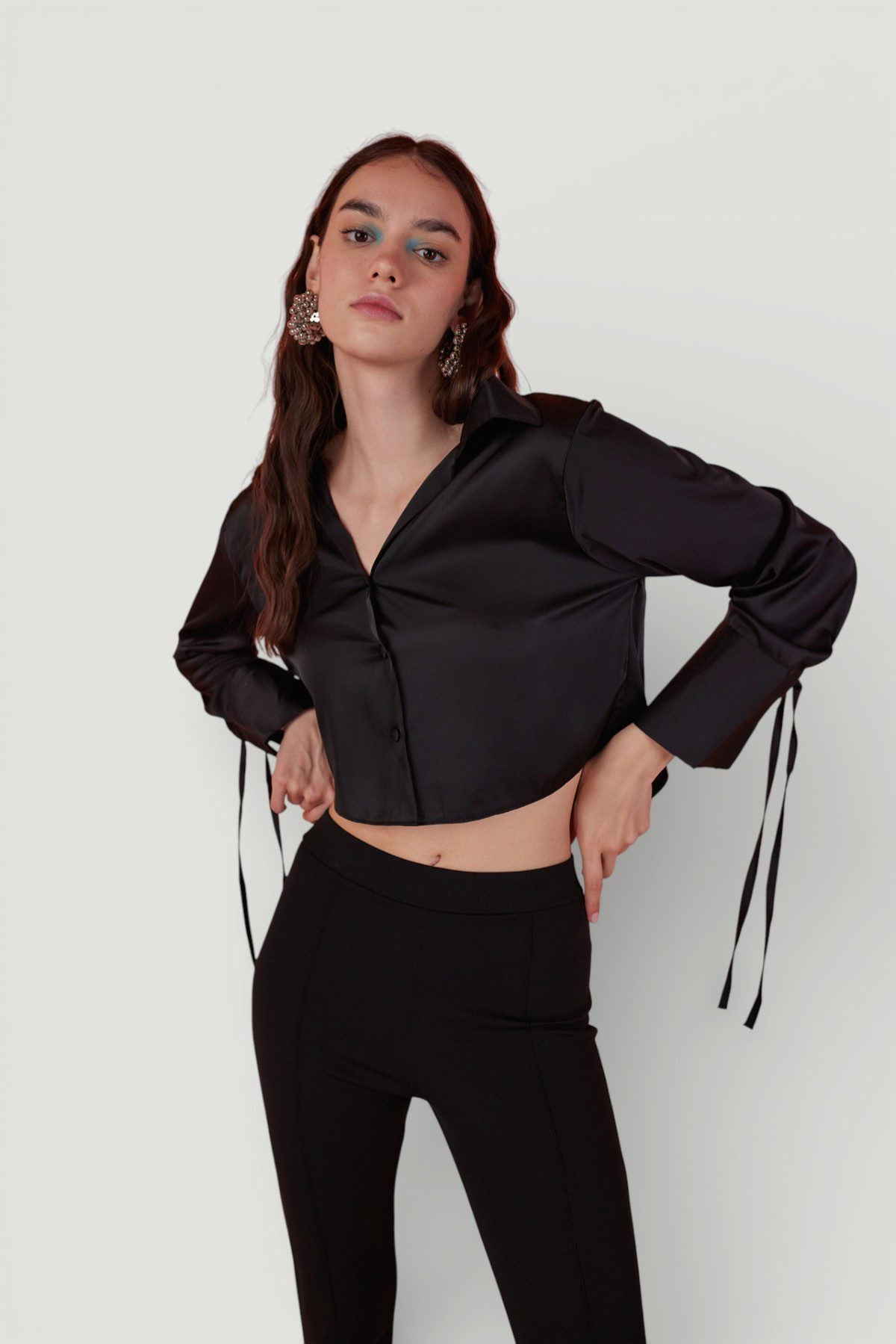 Strukturiertes Satin Crop Shirt