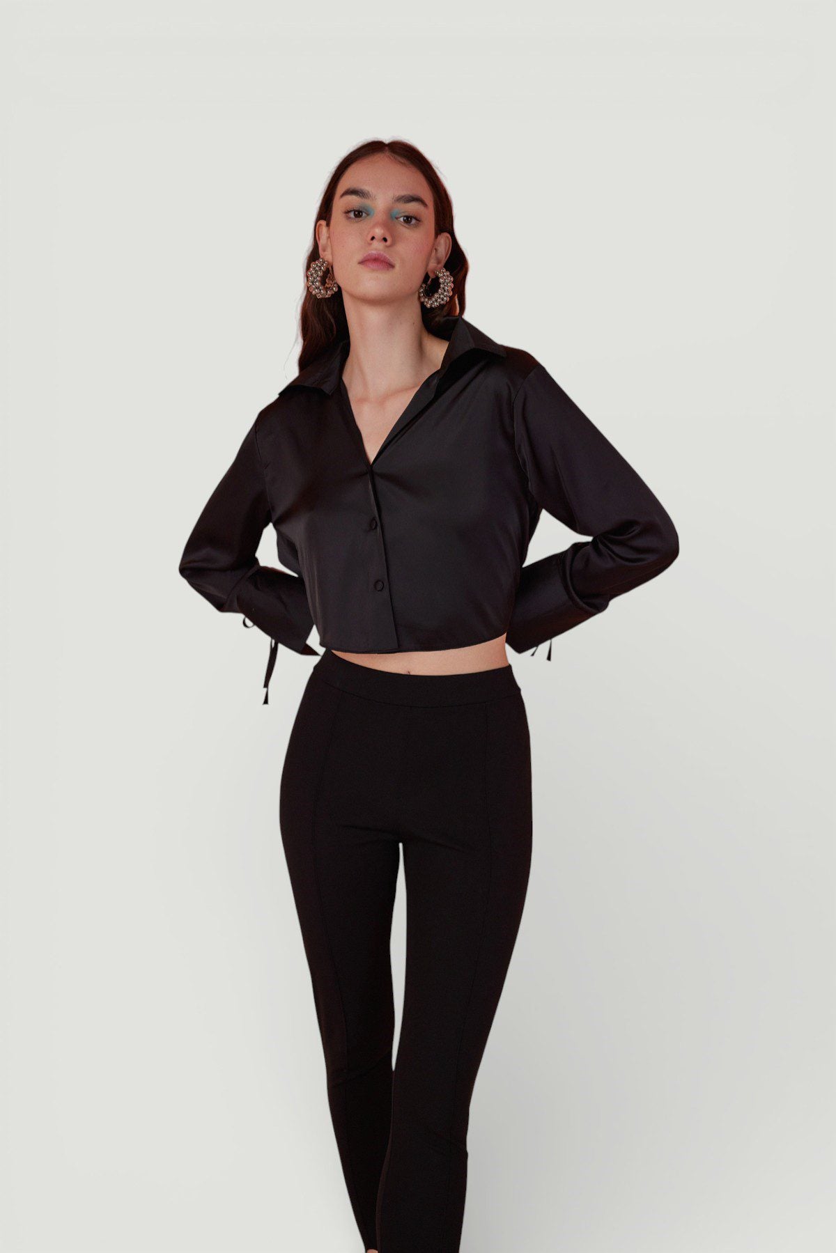 Strukturiertes Satin Crop Shirt