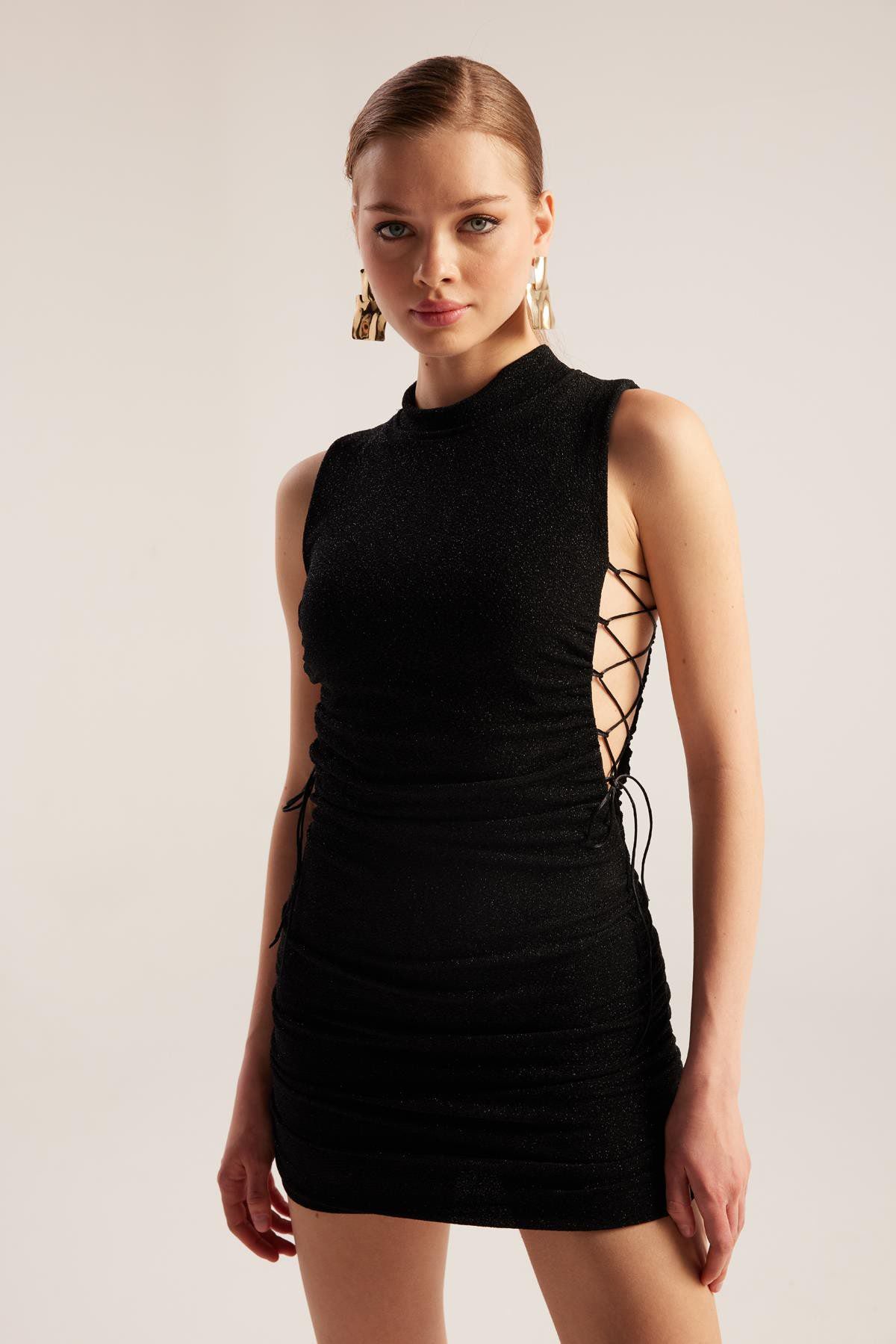 Glitzerndes Minikleid mit Bindung